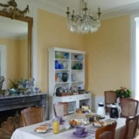 Alojamento de Acomodação e Pequeno-almoço Château Xixème - Parc 2ha, Lumineuses, Petit Déjeuner Local, Proche Forêt Et Cité Médiévale - Fr-1-410-410 Parennes