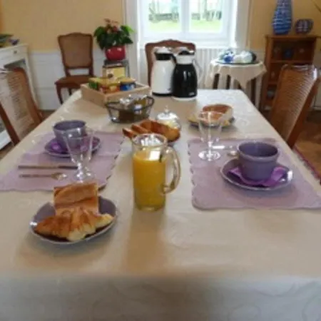 Bed & Breakfast Chateau Xixeme - Parc 2ha, Lumineuses, Petit Dejeuner Local, Proche Foret Et Cite Medievale - Fr-1-410-410 3*